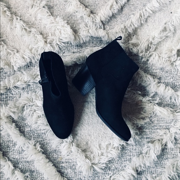 SOLD ✨Ankle Boots✨ - Picture 2 of 3